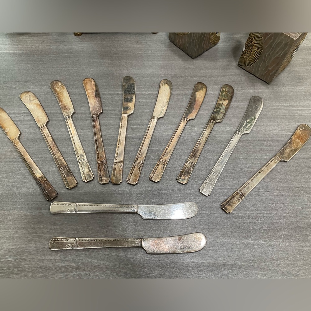 12 VINTAGE‎ ONEIDA PRESTIGE PLATE GRENOBLE SILVERPLATE KNIVES